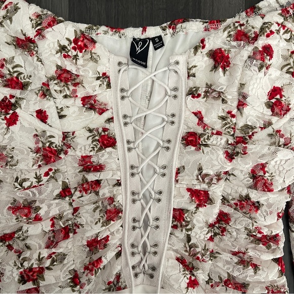 Romantic Lace Bodysuit - Picture 2 of 7